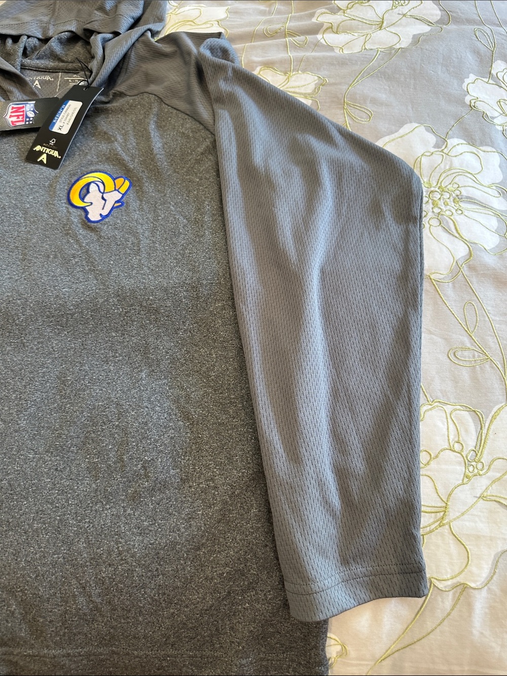 LA Rams Gray Long Sleeve Hoodie with Rams Logo - Picture 4 of 6